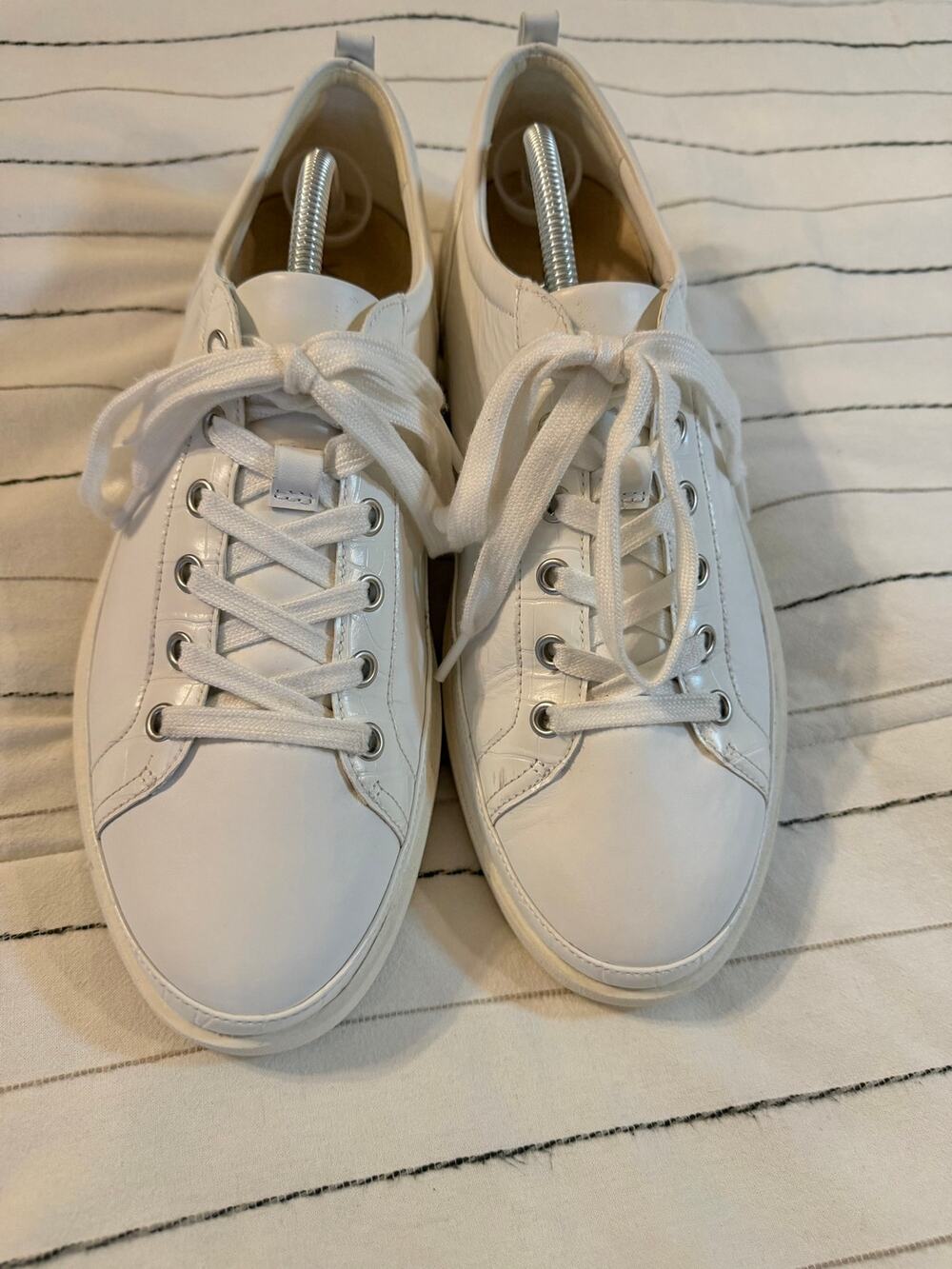 Vionic Winny White Leather Lace-Up Sneakers